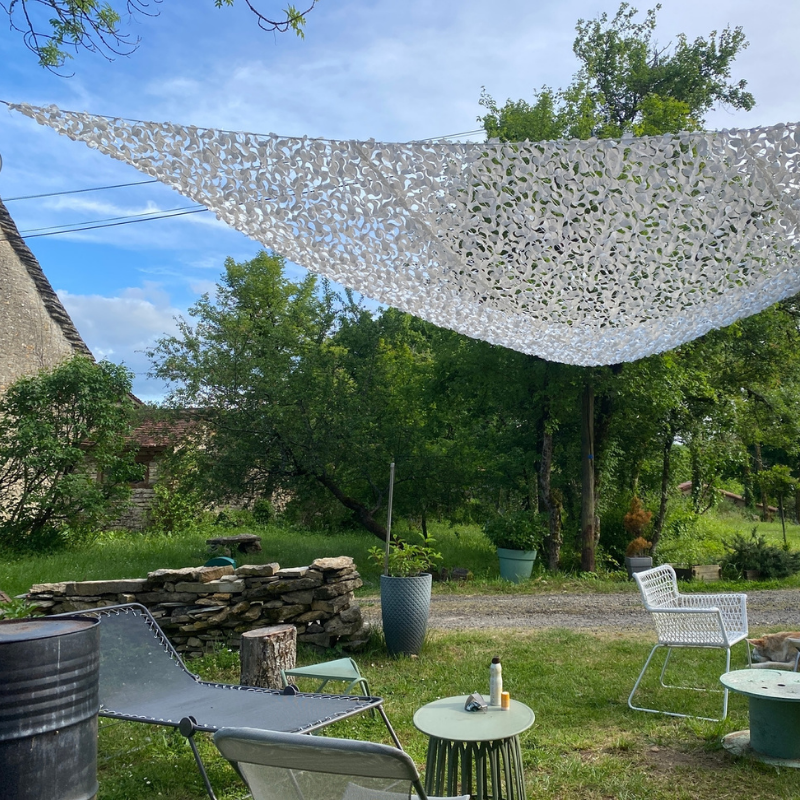 Filet de camouflage triangulaire blanc