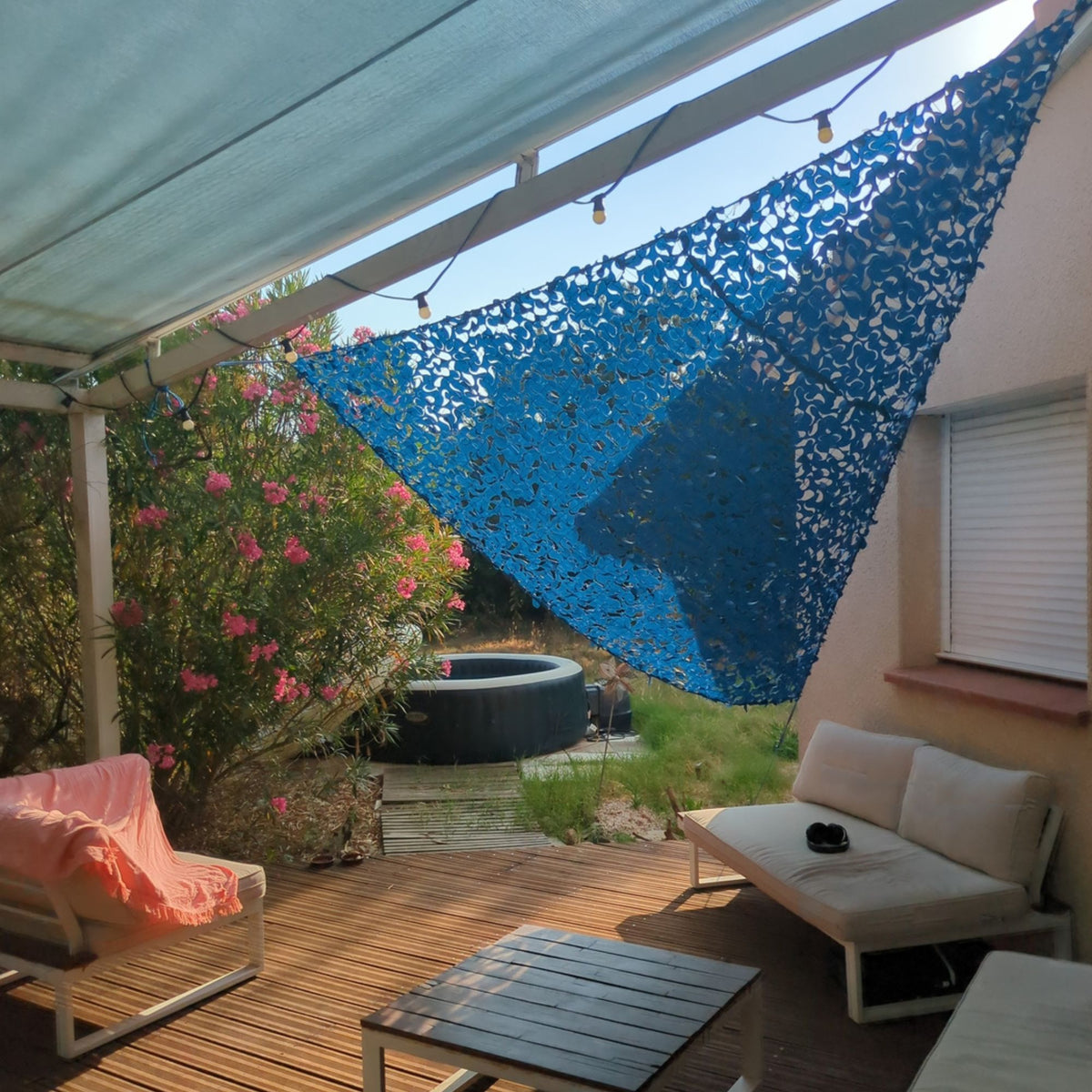 filet de camouflage triangulaire bleu