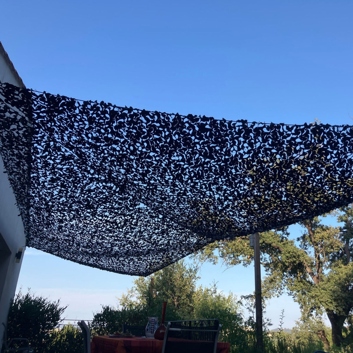 Filet de camouflage triangulaire noir