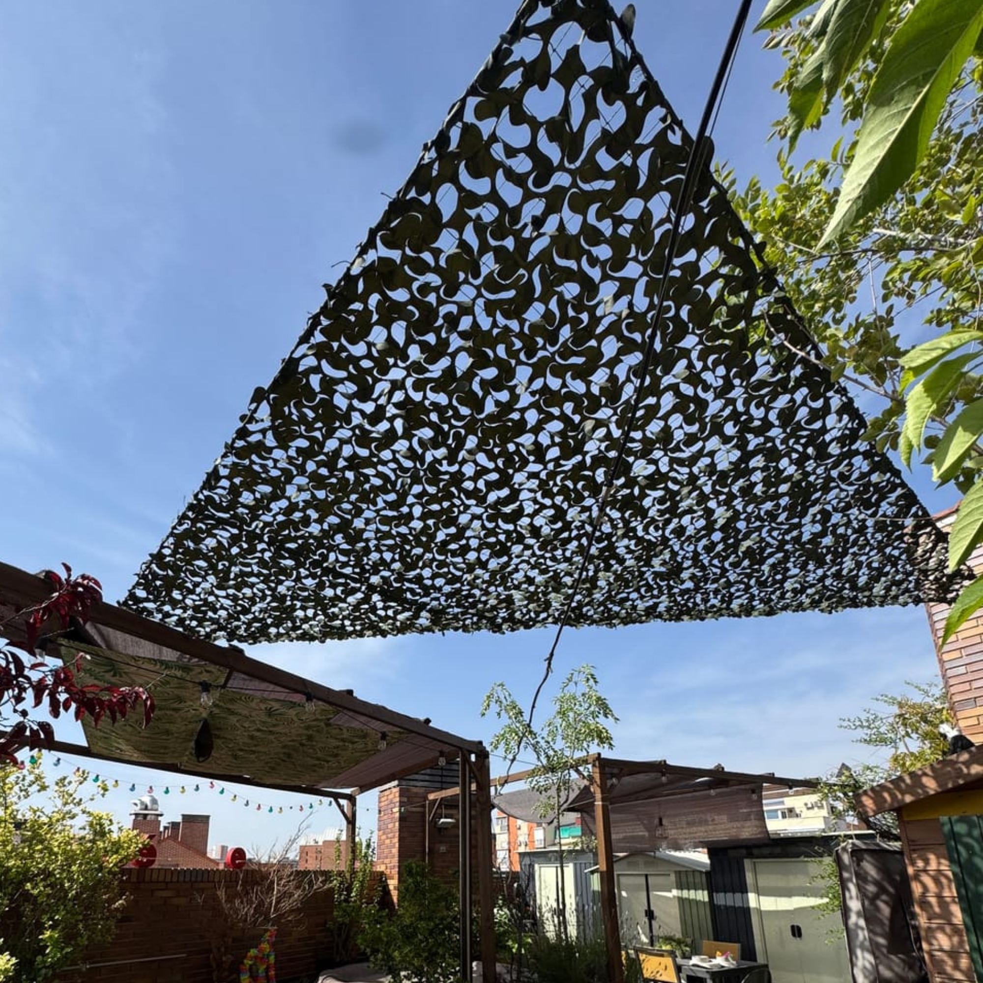 Filet de camouflage triangulaire vert